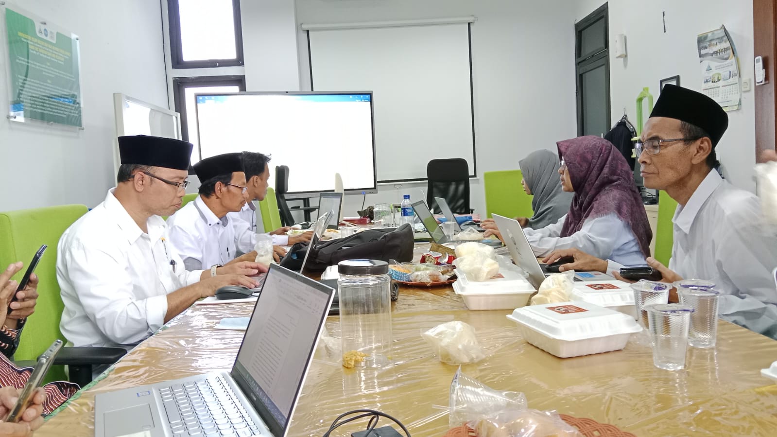 Rapat Evaluasi dan tindak lanjut PENELITIAN